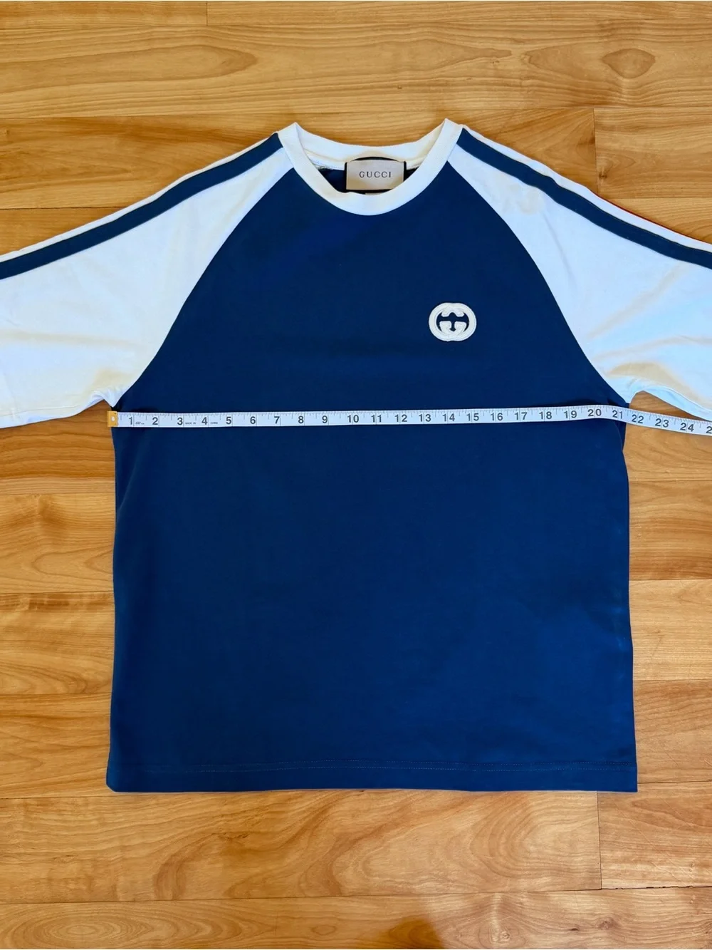 Gucci Men's Navy and White Raglan Logo T-Shirt size Medium